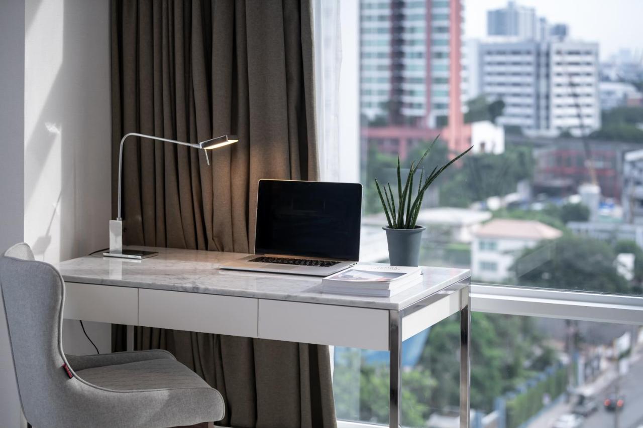 Jasmine 59 Hotel Bangkok Dış mekan fotoğraf A modern desk lamp