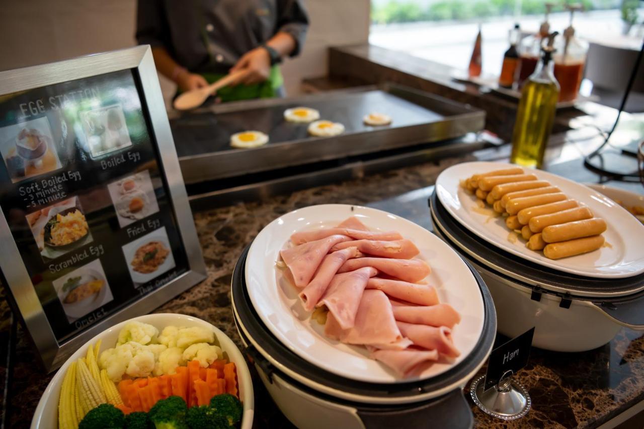 Jasmine 59 Hotel Bangkok Dış mekan fotoğraf A chef cooking